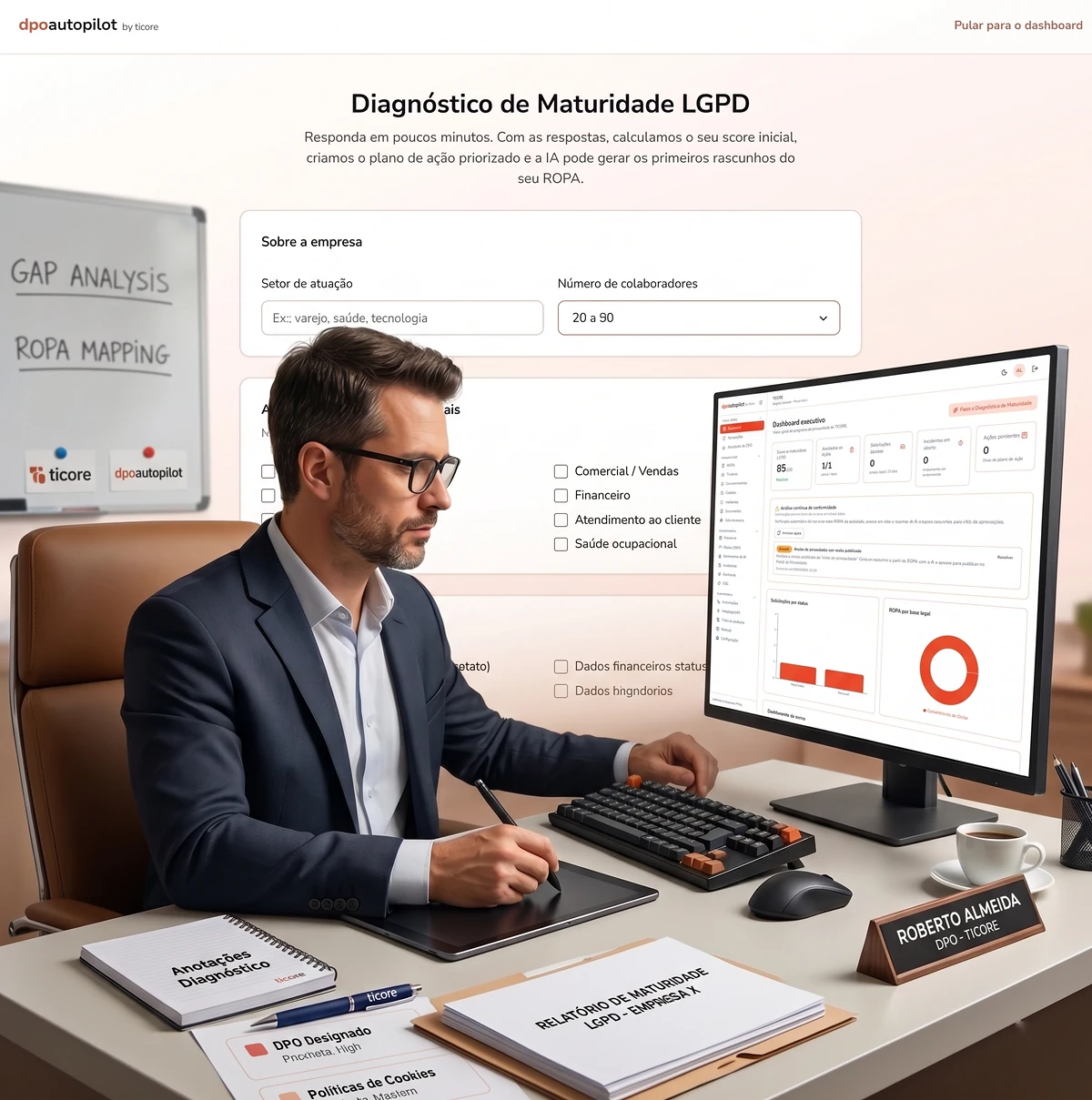 Encarregado de dados preenchendo o Diagnóstico de Maturidade LGPD no DPOSafe, com o dashboard executivo na tela ao lado